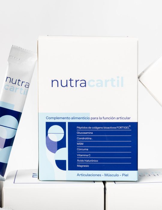 Stick individual junto a caja de Nutracartil